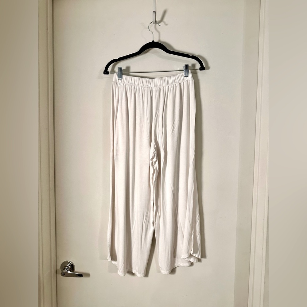 Waverles women’s white, wide pants, size medium